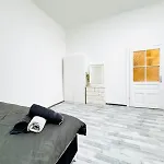 Stylish Studio Apt, 15 Minutes To Rathausplatz