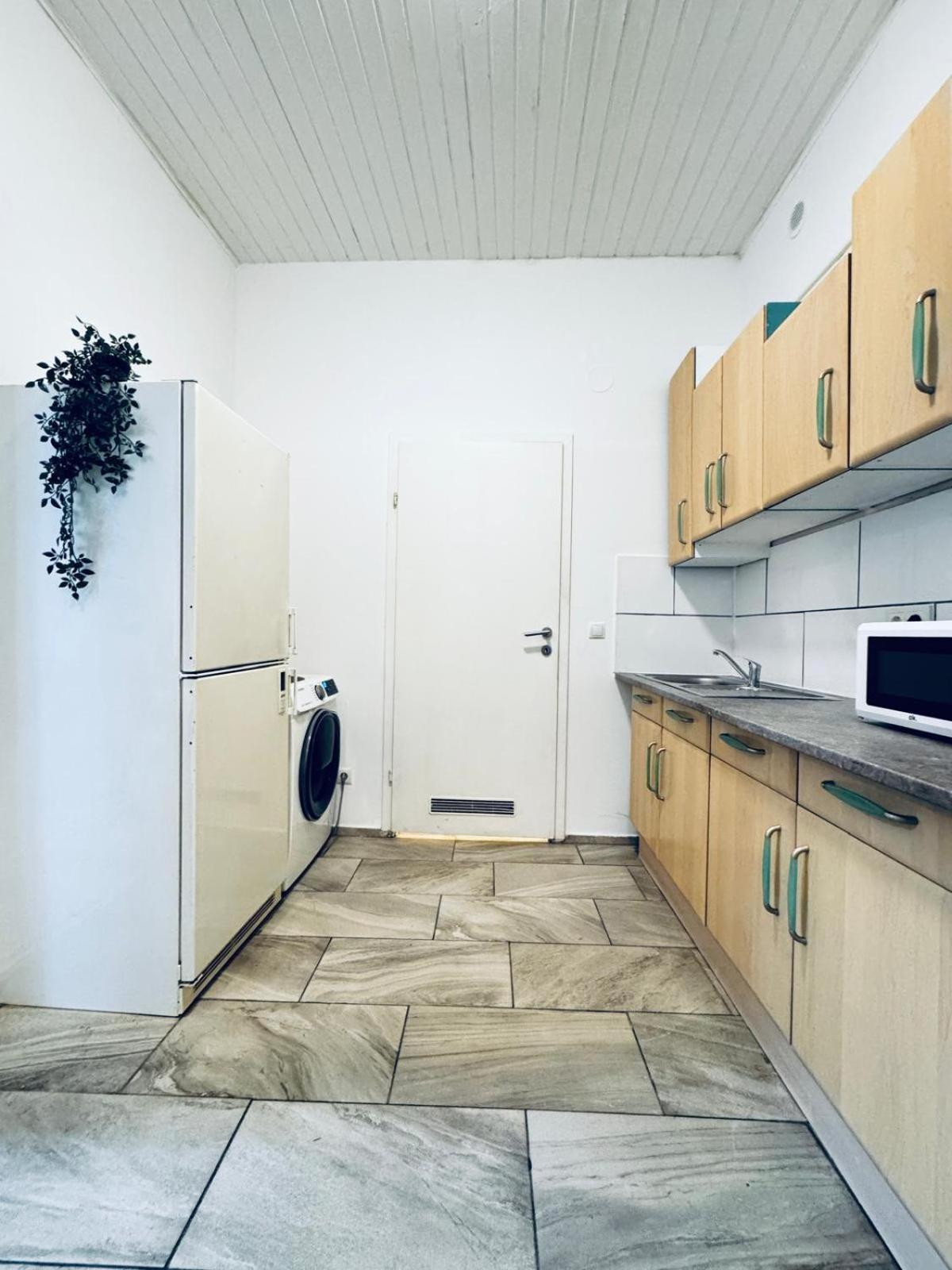 Stylish Apt, 15 Minutes To Rathausplatz Apartment Wien